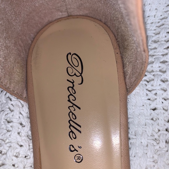 BRECKELLES Pointed Toe Nude Flats SZ 8.5 - Picture 3 of 3